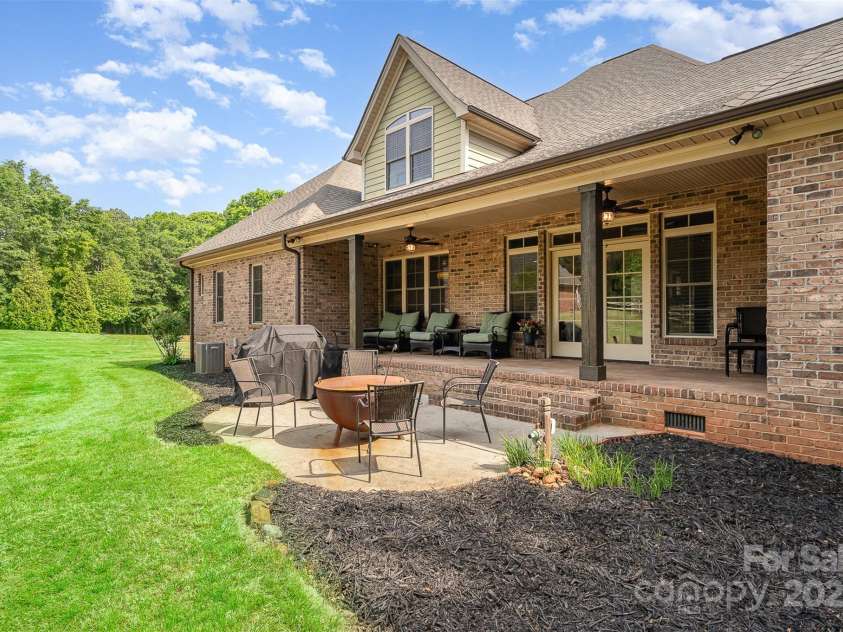 1010 Nutall Oak Lane, Belmont, NC 28012.  MLS# CAR4255275, YatesRealty ID 10738. 