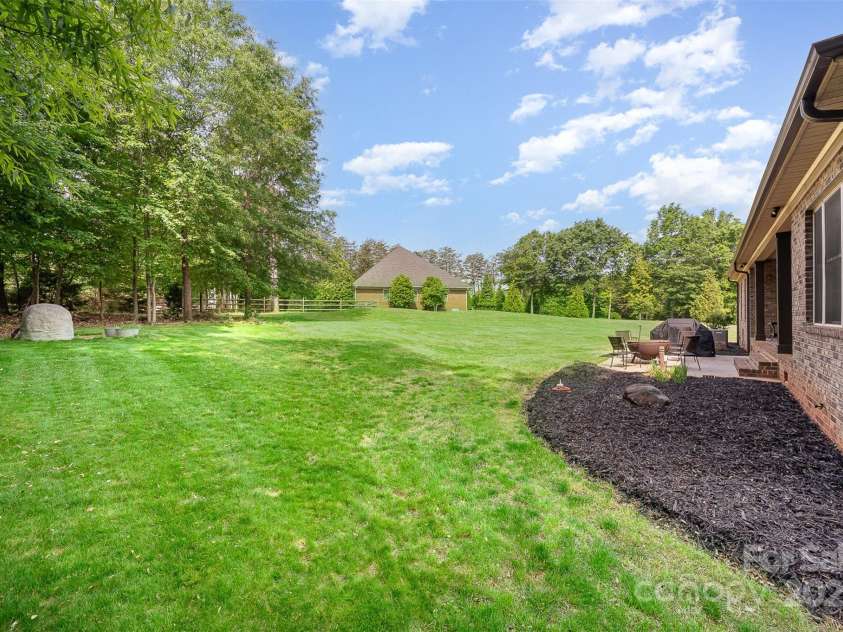 1010 Nutall Oak Lane, Belmont, NC 28012.  MLS# CAR4255275, YatesRealty ID 10738. 