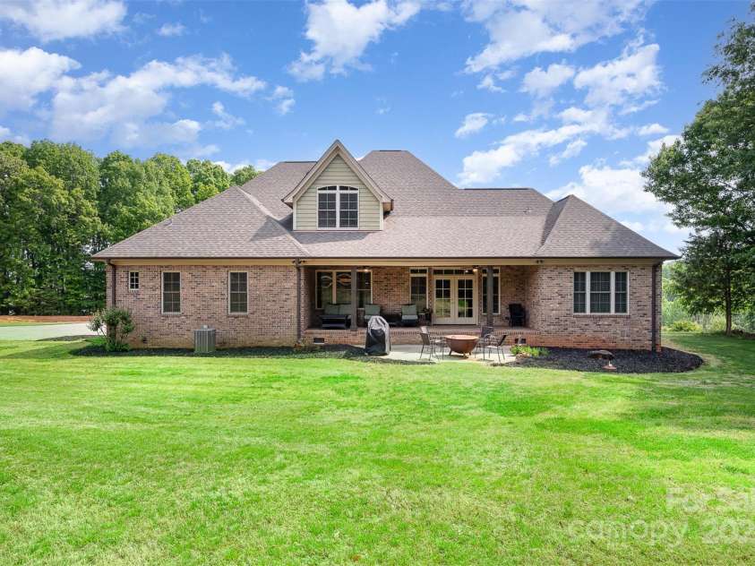 1010 Nutall Oak Lane, Belmont, NC 28012.  MLS# CAR4255275, YatesRealty ID 10738. 