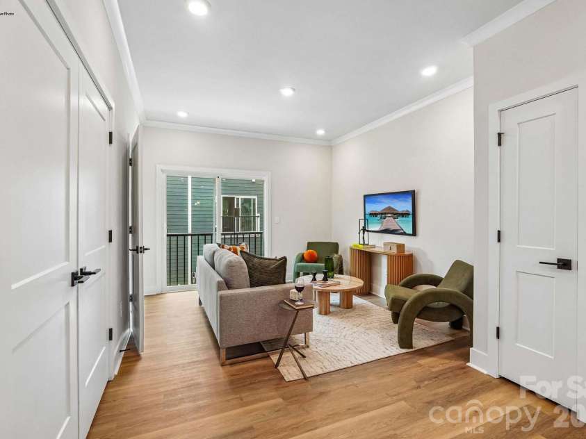 802 Hammers Lane, Charlotte, NC 28205.  MLS# CAR4341635, YatesRealty ID 10738. 