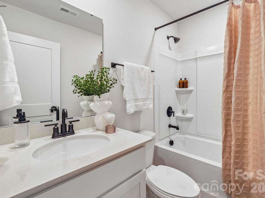 802 Hammers Lane, Charlotte, NC 28205.  MLS# CAR4341635, YatesRealty ID 10738. 