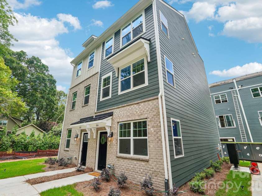 806 Hammers Lane, Charlotte, NC 28205.  MLS# CAR4341636, YatesRealty ID 10739. 