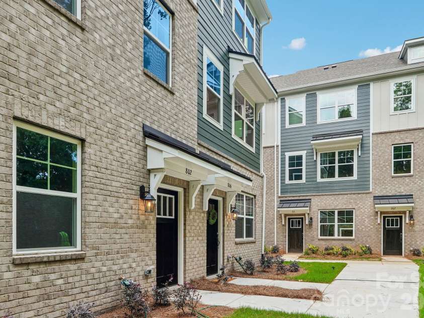 806 Hammers Lane, Charlotte, NC 28205.  MLS# CAR4341636, YatesRealty ID 10739. 