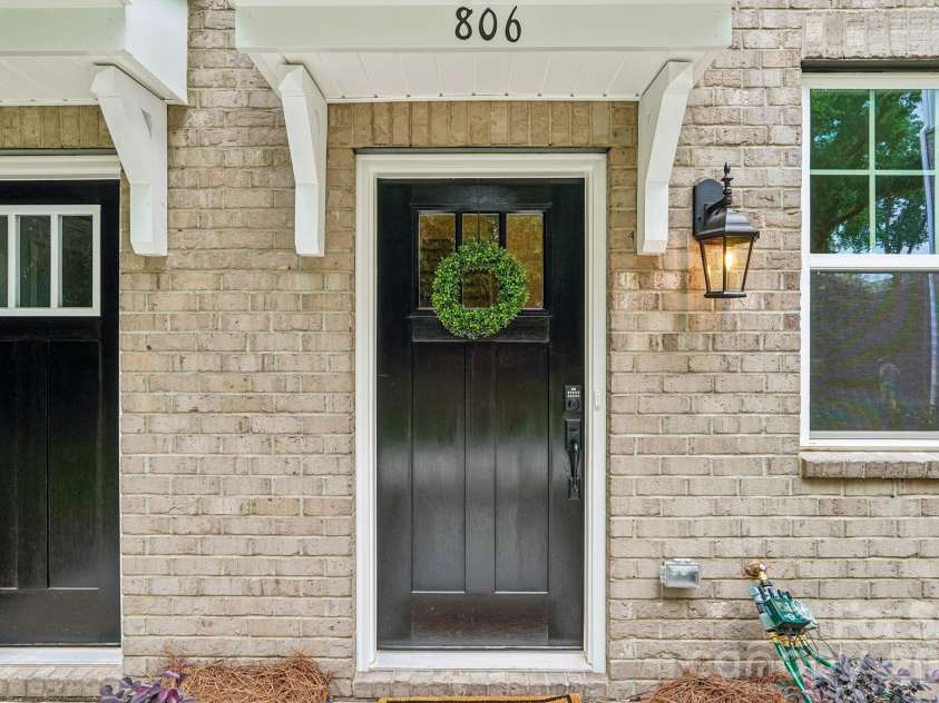 806 Hammers Lane, Charlotte, NC 28205.  MLS# CAR4341636, YatesRealty ID 10739. 