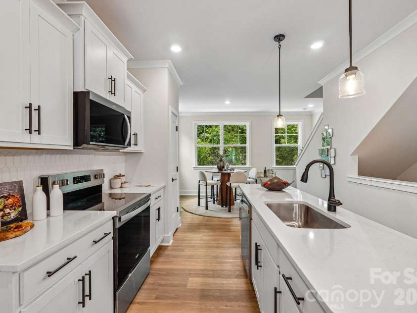 806 Hammers Lane, Charlotte, NC 28205.  MLS# CAR4341636, YatesRealty ID 10739. 