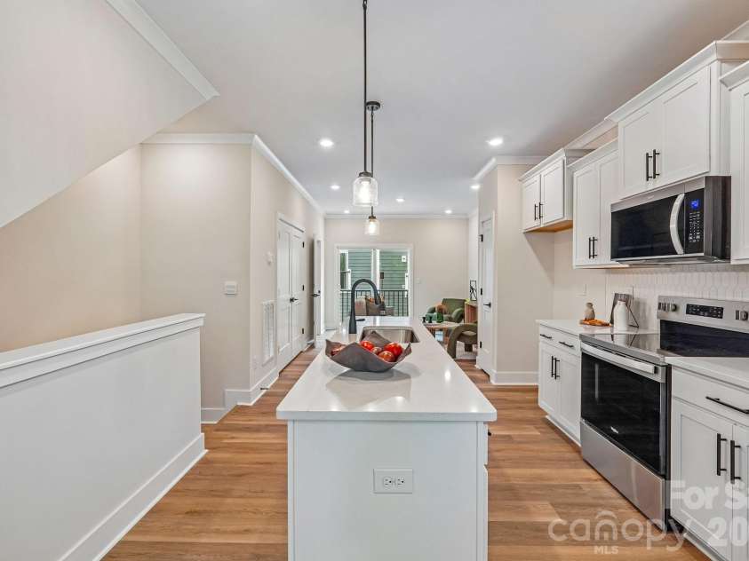 806 Hammers Lane, Charlotte, NC 28205.  MLS# CAR4341636, YatesRealty ID 10739. 