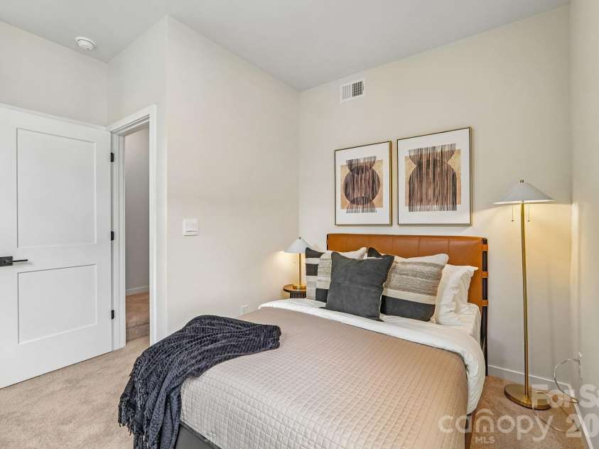 806 Hammers Lane, Charlotte, NC 28205.  MLS# CAR4341636, YatesRealty ID 10739. 