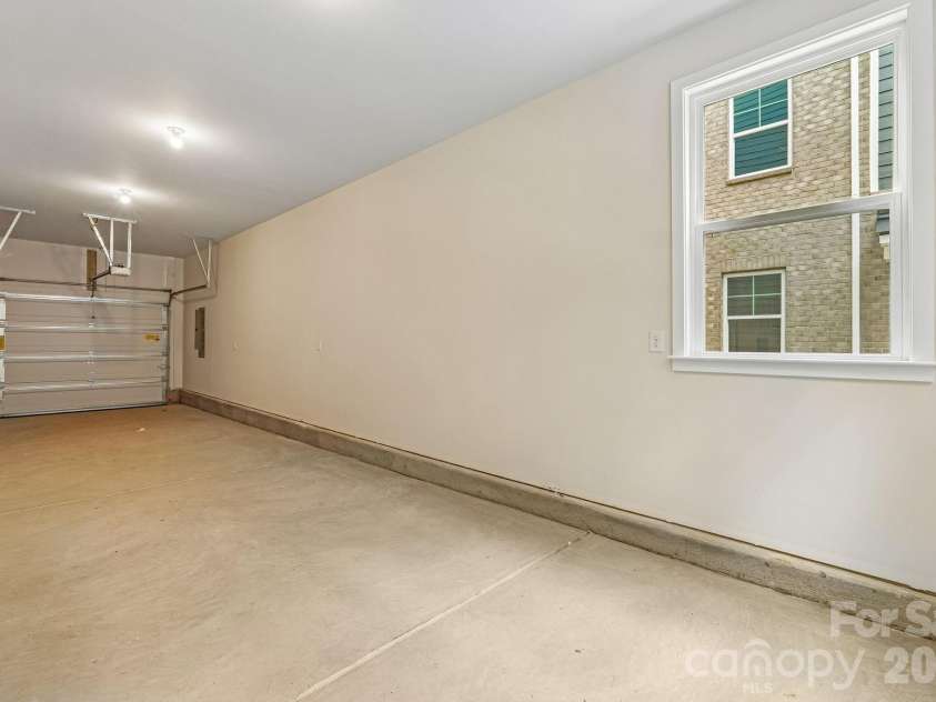 806 Hammers Lane, Charlotte, NC 28205.  MLS# CAR4341636, YatesRealty ID 10739. 