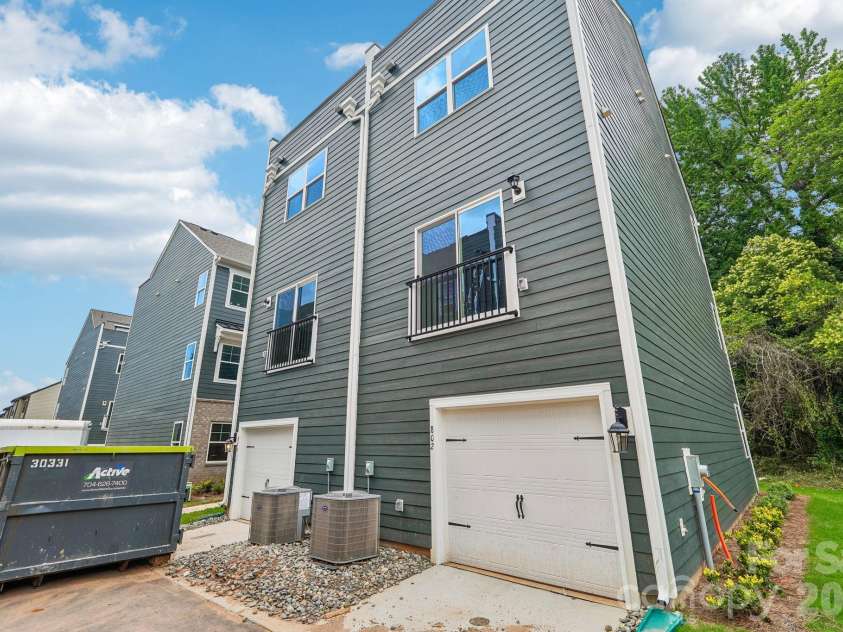 806 Hammers Lane, Charlotte, NC 28205.  MLS# CAR4341636, YatesRealty ID 10739. 