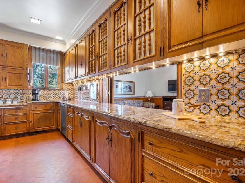 135 Claron Place, Lenoir, NC 28645.  MLS# CAR4213212, YatesRealty ID 1074. Lots Of Storage & Window/Breakfast Bar to Family Rm