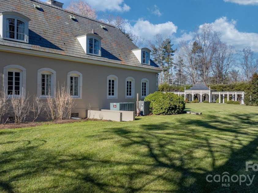 135 Claron Place, Lenoir, NC 28645.  MLS# CAR4213212, YatesRealty ID 1074. Side Yard