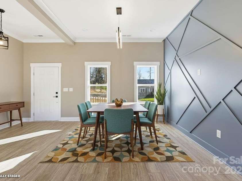 79 Crystal Mountain Drive, Hendersonville, NC 28739.  MLS# CAR4326077, YatesRealty ID 1074. 