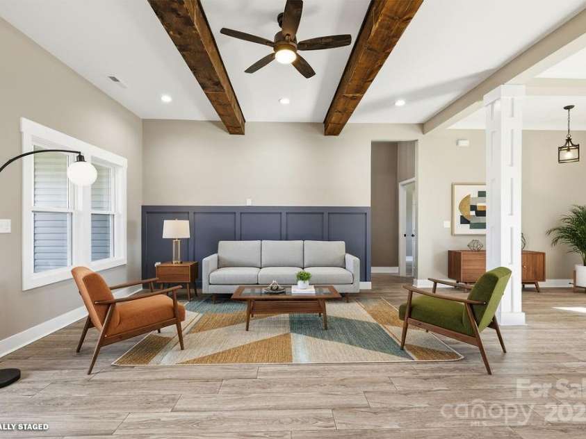 79 Crystal Mountain Drive, Hendersonville, NC 28739.  MLS# CAR4326077, YatesRealty ID 1074. 