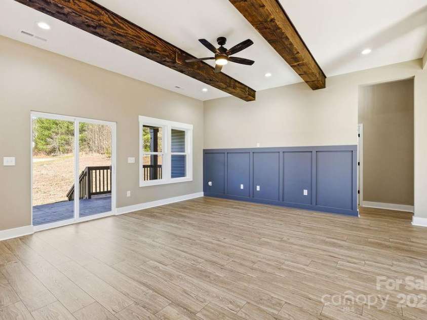 79 Crystal Mountain Drive, Hendersonville, NC 28739.  MLS# CAR4326077, YatesRealty ID 1074. 