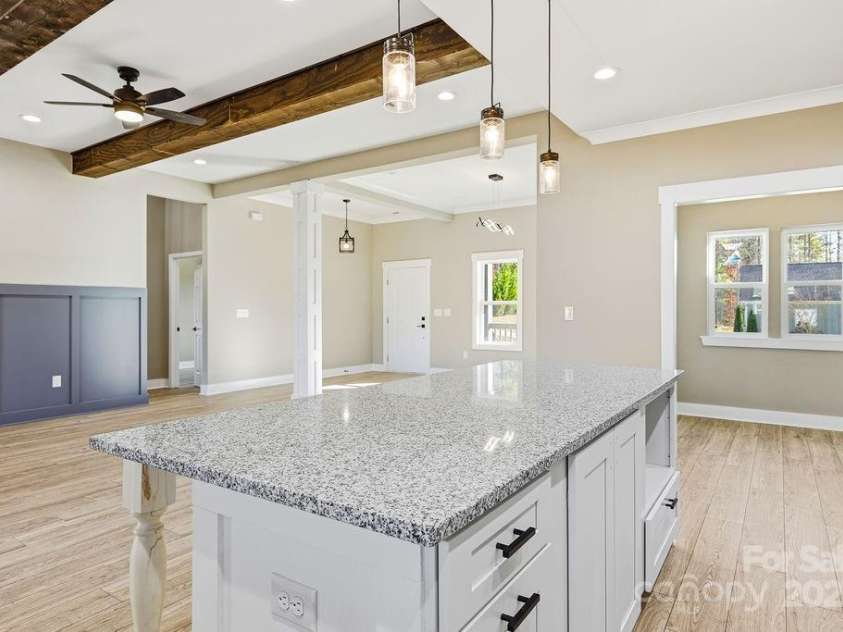 79 Crystal Mountain Drive, Hendersonville, NC 28739.  MLS# CAR4326077, YatesRealty ID 1074. 