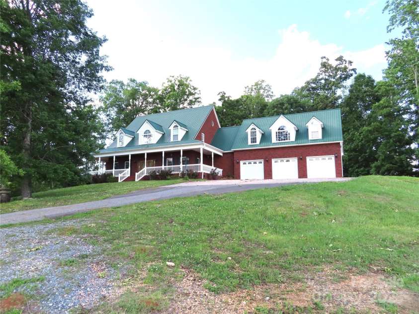 2530 Sharon Road, York, SC 2745.  MLS# CAR4254461, YatesRealty ID 10740. 