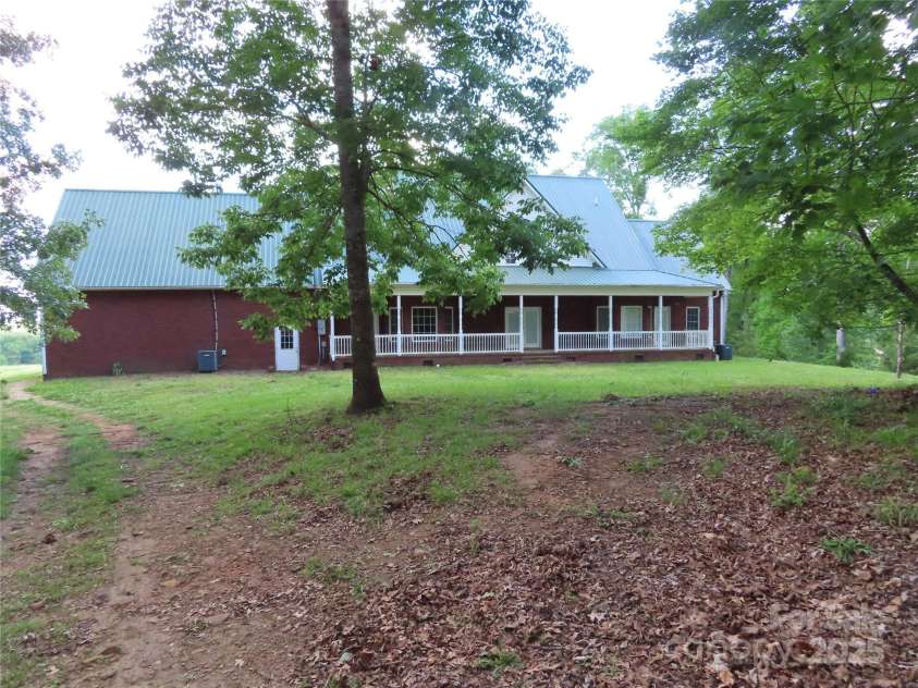 2530 Sharon Road, York, SC 2745.  MLS# CAR4254461, YatesRealty ID 10740. 