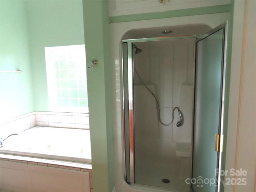 2530 Sharon Road, York, SC 2745.  MLS# CAR4254461, YatesRealty ID 10740. 