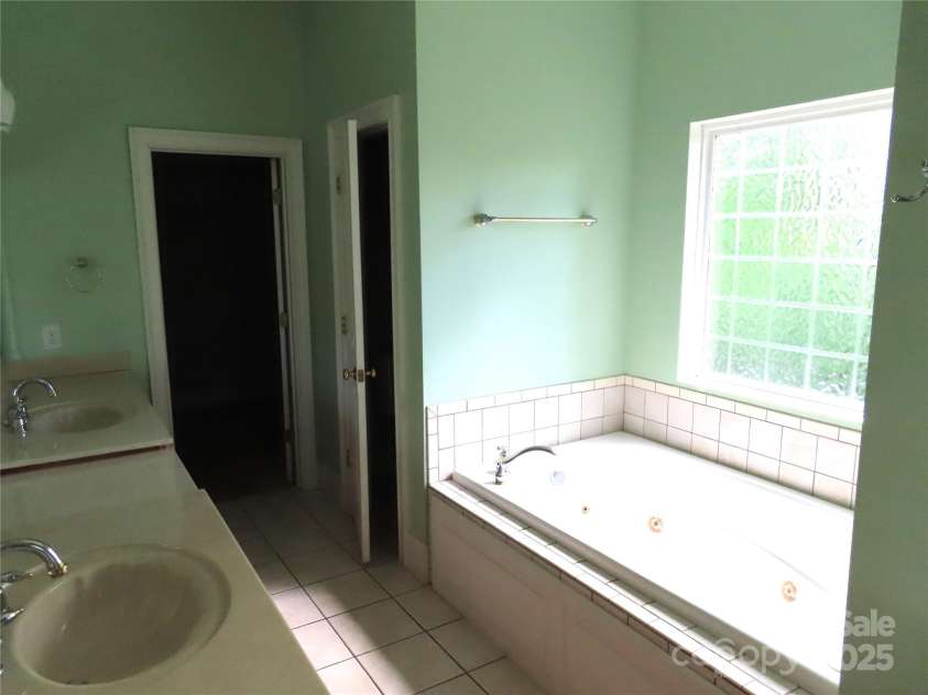 2530 Sharon Road, York, SC 2745.  MLS# CAR4254461, YatesRealty ID 10740. 