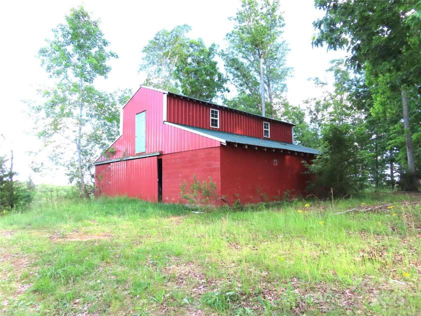 2530 Sharon Road, York, SC 29745.  MLS# CAR4254461, YatesRealty ID 10740. 