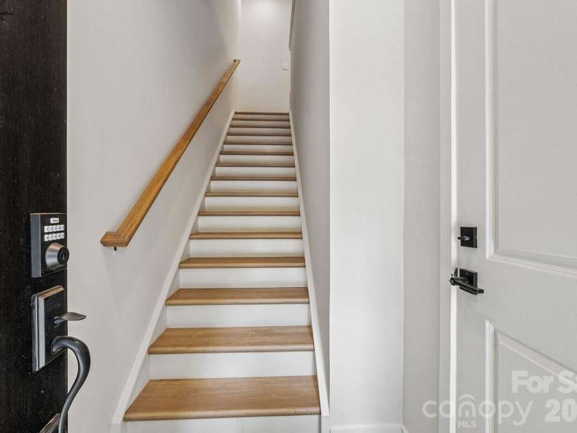 715 Silvertree Way, Charlotte, NC 28205.  MLS# CAR4337256, YatesRealty ID 10740. 