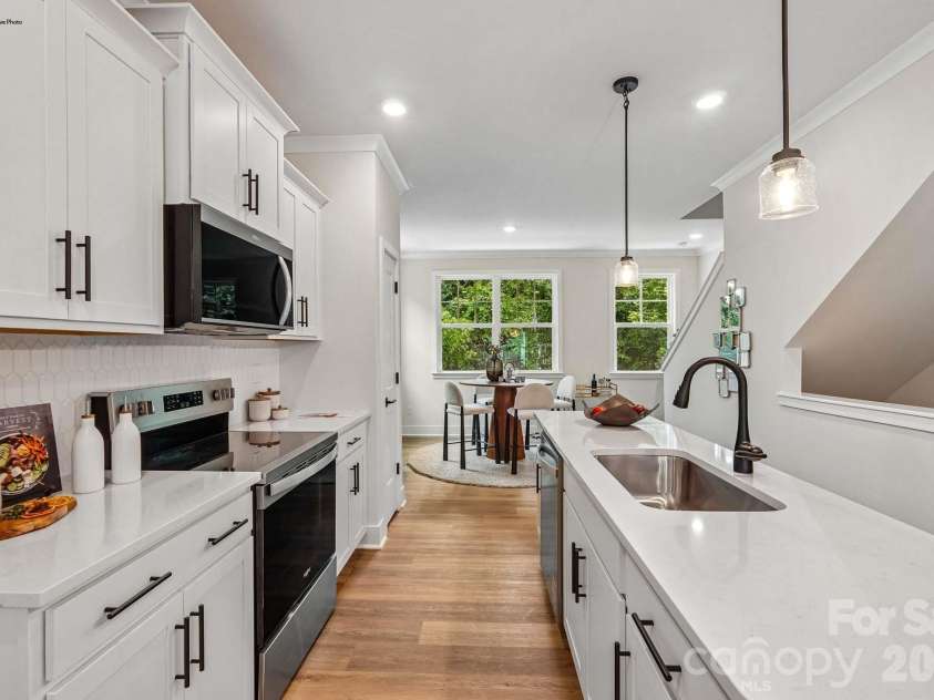 715 Silvertree Way, Charlotte, NC 28205.  MLS# CAR4337256, YatesRealty ID 10740. 