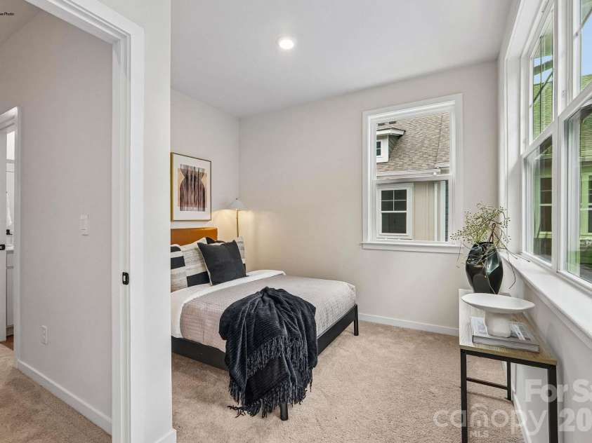 715 Silvertree Way, Charlotte, NC 28205.  MLS# CAR4337256, YatesRealty ID 10740. 