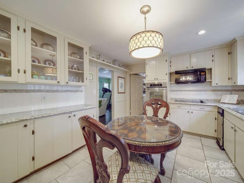 5411 Valley Forge Road, Charlotte, NC 28210.  MLS# CAR4255474, YatesRealty ID 10741. 