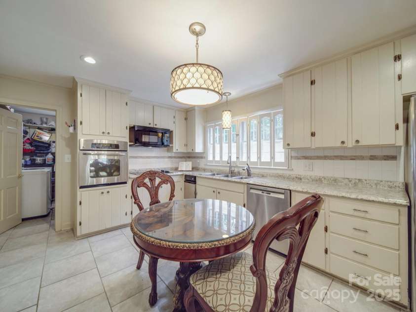 5411 Valley Forge Road, Charlotte, NC 28210.  MLS# CAR4255474, YatesRealty ID 10741. 