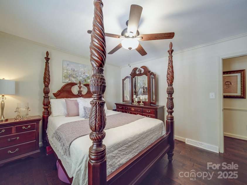 5411 Valley Forge Road, Charlotte, NC 28210.  MLS# CAR4255474, YatesRealty ID 10741. 