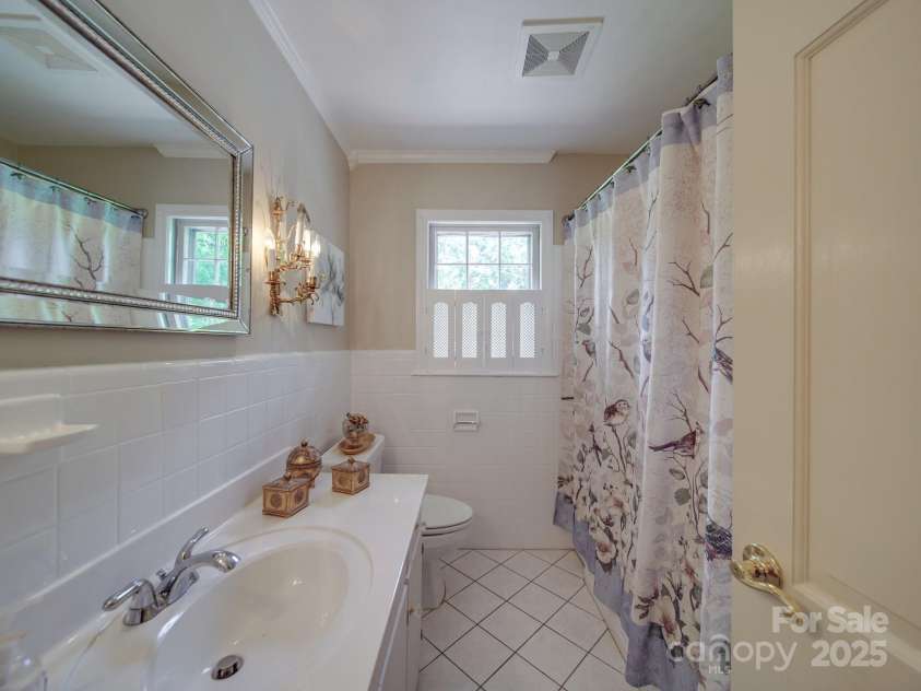 5411 Valley Forge Road, Charlotte, NC 28210.  MLS# CAR4255474, YatesRealty ID 10741. 