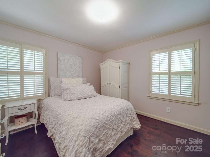 5411 Valley Forge Road, Charlotte, NC 28210.  MLS# CAR4255474, YatesRealty ID 10741. 