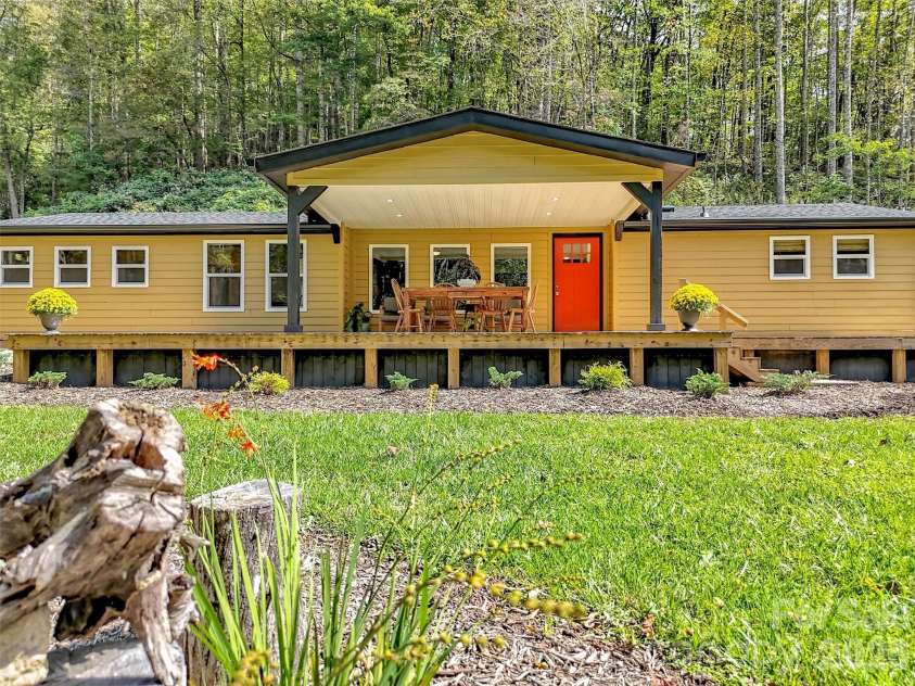 70 Icicle Ridge Road, Sylva, NC 28779.  MLS# CAR4344064, YatesRealty ID 10746. 