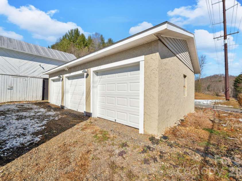 2581 Double Island Road, Burnsville, NC 28740.  MLS# CAR4320527, YatesRealty ID 10747. Additional 3 car garage