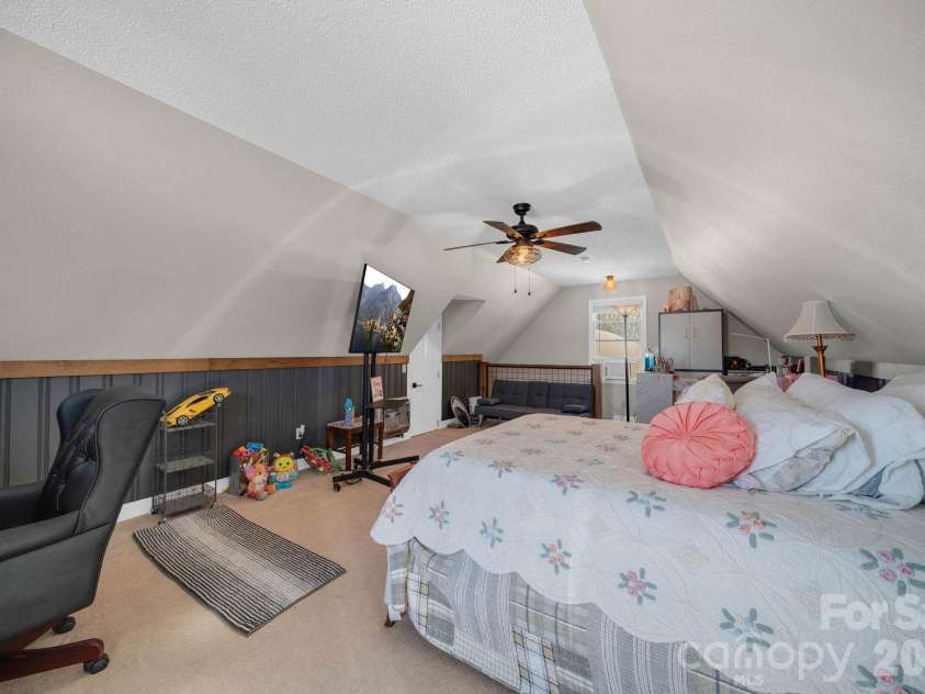 2581 Double Island Road, Burnsville, NC 28740.  MLS# CAR4320527, YatesRealty ID 10747. Bonus room above garage