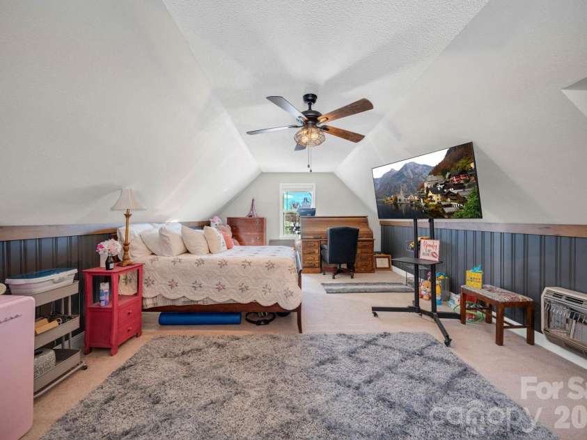 2581 Double Island Road, Burnsville, NC 28740.  MLS# CAR4320527, YatesRealty ID 10747. Bonus room above garage