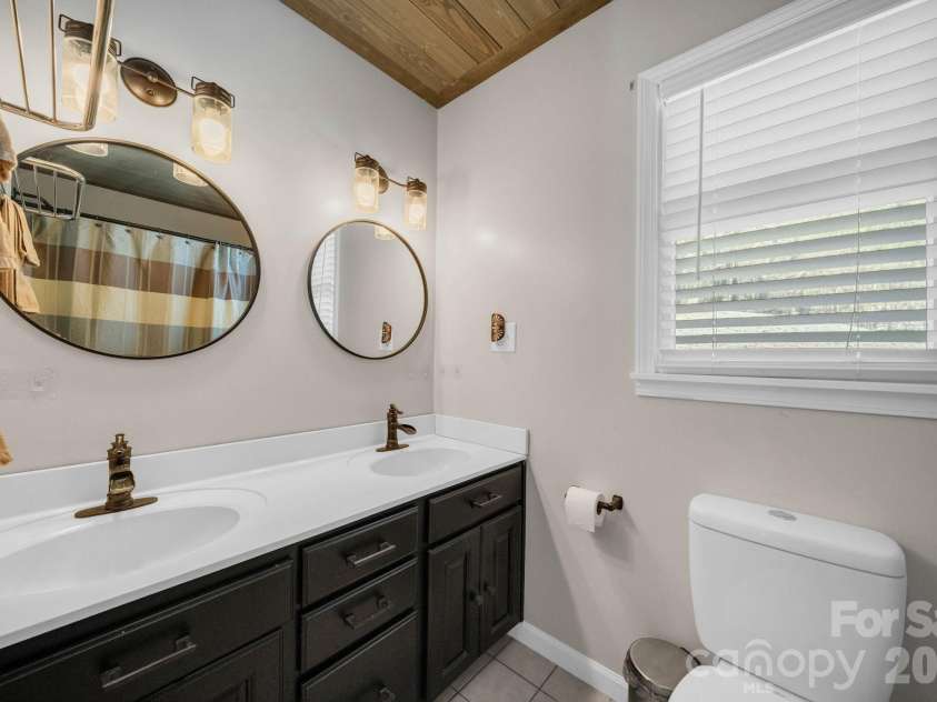 2581 Double Island Road, Burnsville, NC 28740.  MLS# CAR4320527, YatesRealty ID 10747. Upstairs bathroom