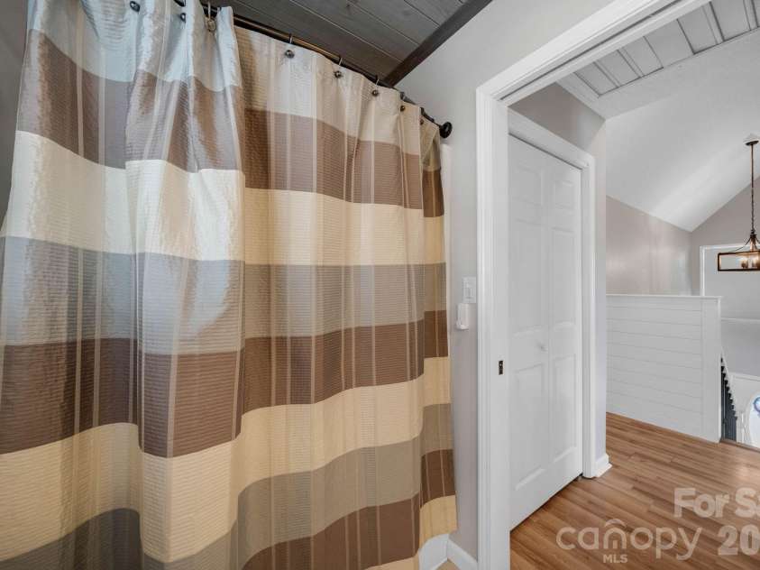 2581 Double Island Road, Burnsville, NC 28740.  MLS# CAR4320527, YatesRealty ID 10747. Upstairs Bathroom