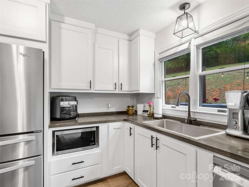 2581 Double Island Road, Green Mountain, NC 28740.  MLS# CAR4255592, YatesRealty ID 10747. 