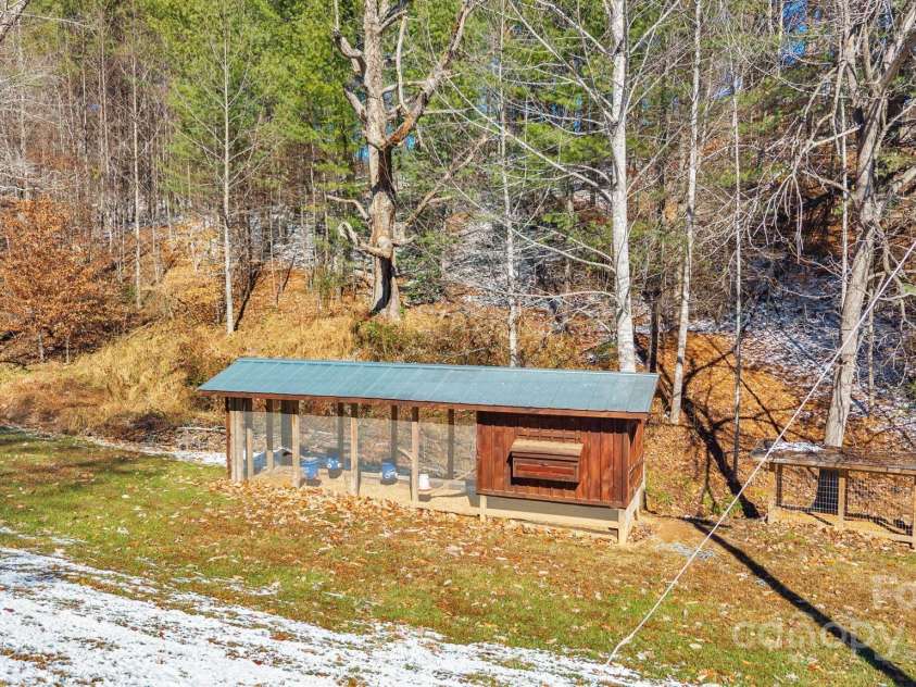 2581 Double Island Road, Green Mountain, NC 28740.  MLS# CAR4320527, YatesRealty ID 10747. Chicken coop