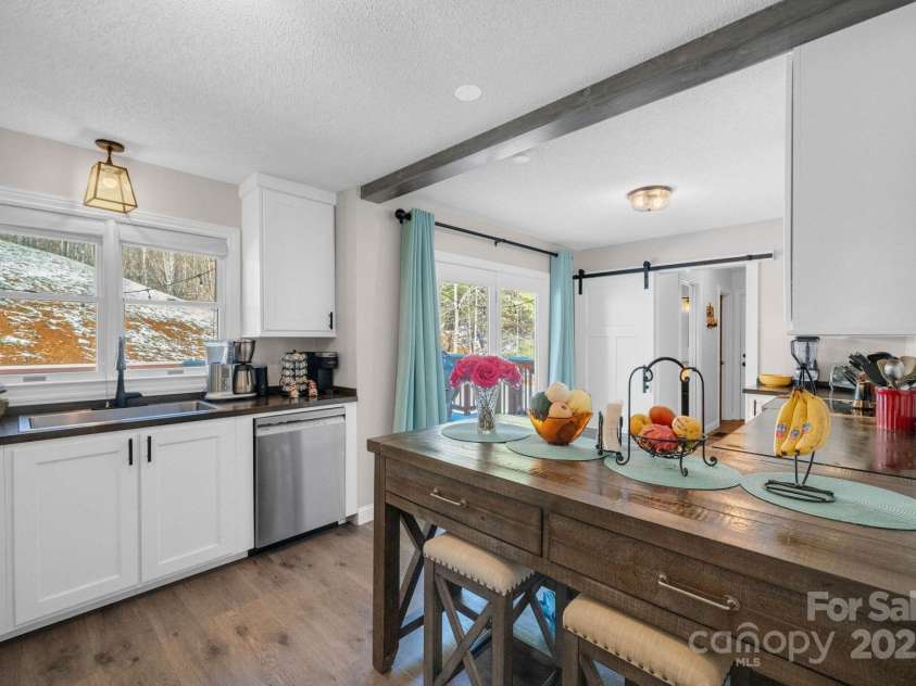 2581 Double Island Road, Green Mountain, NC 28740.  MLS# CAR4320527, YatesRealty ID 10747. Kitchen