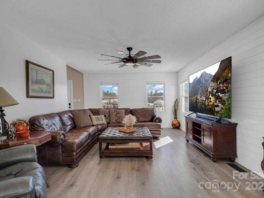 2581 Double Island Road, Green Mountain, NC 28740.  MLS# CAR4320527, YatesRealty ID 10747. Living Room