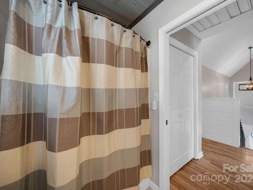 2581 Double Island Road, Green Mountain, NC 28740.  MLS# CAR4320527, YatesRealty ID 10747. Upstairs Bathroom