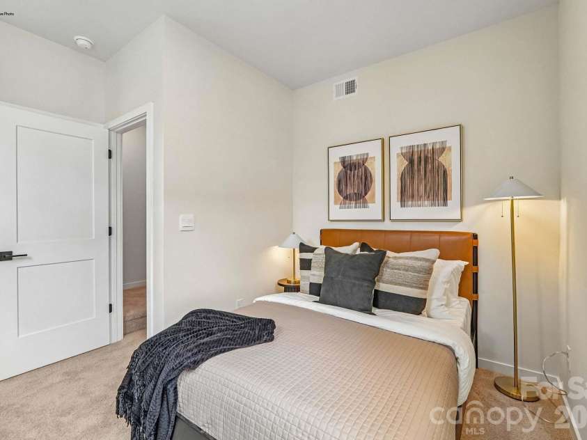 517 Annagh Drive, Charlotte, NC 28217.  MLS# CAR4354412, YatesRealty ID 10747. 