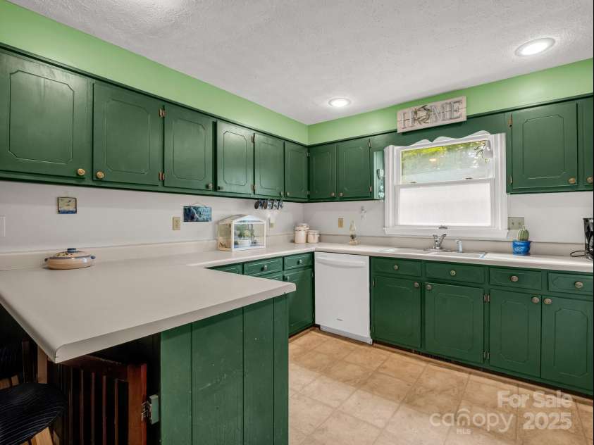 125 Snug Harbor Circle, Lake Lure, NC 28746.  MLS# CAR4250830, YatesRealty ID 10748. 