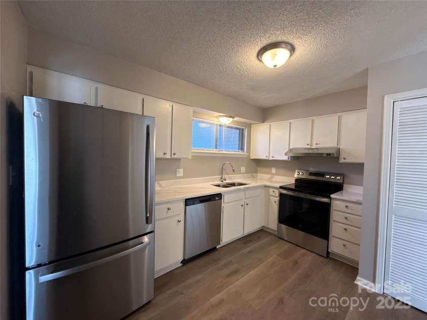 11537 Turn Stone Court, Charlotte, NC 28226.  MLS# CAR4316086, YatesRealty ID 1075. 