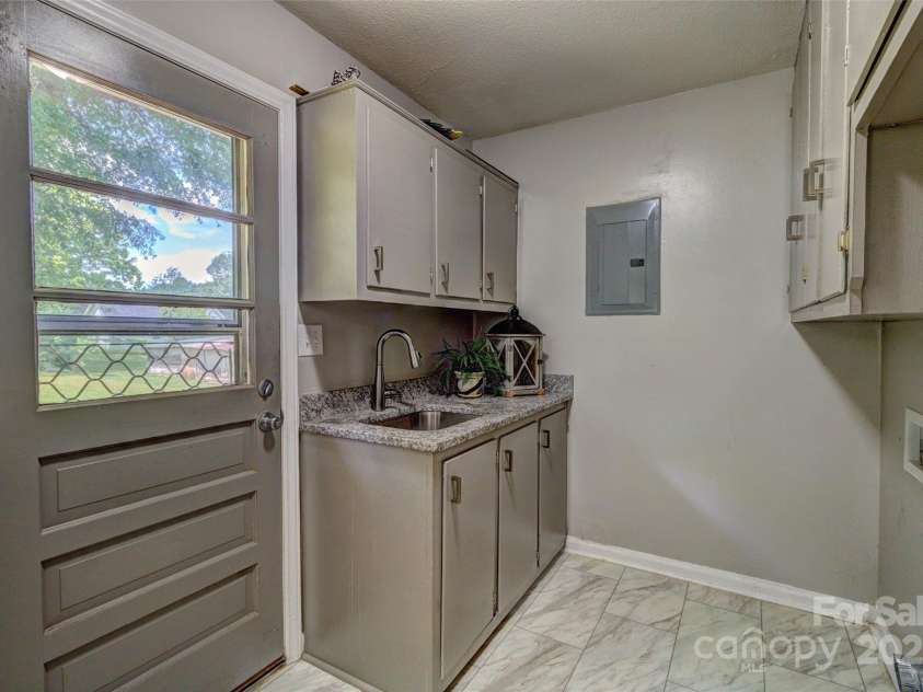 413 Mulberry Street, Cherryville, NC 28021.  MLS# CAR4255272, YatesRealty ID 10752. 