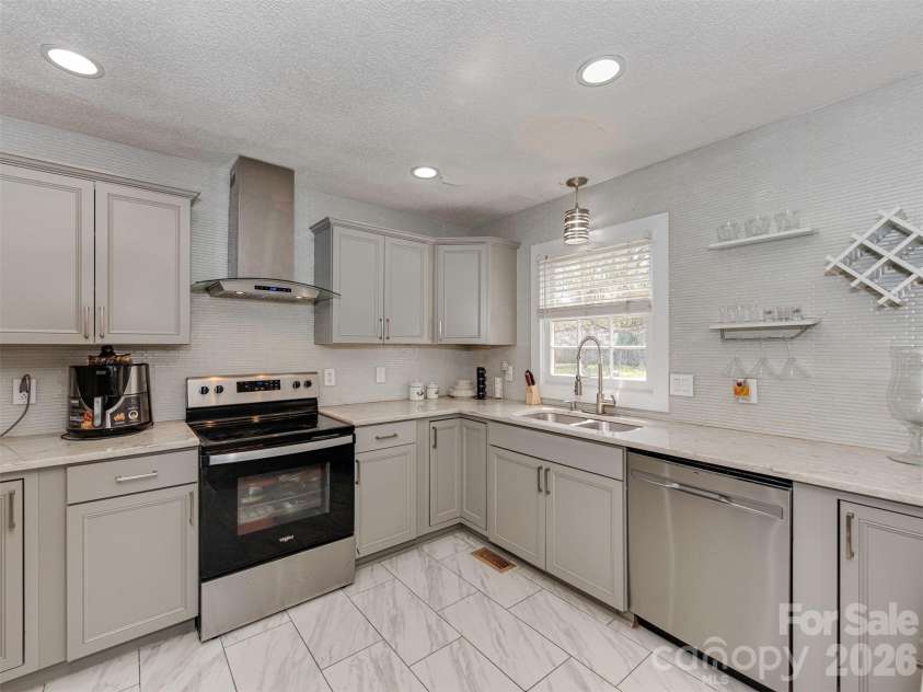 8540 Stoneface Road, Charlotte, NC 28214.  MLS# CAR4355516, YatesRealty ID 10752. 