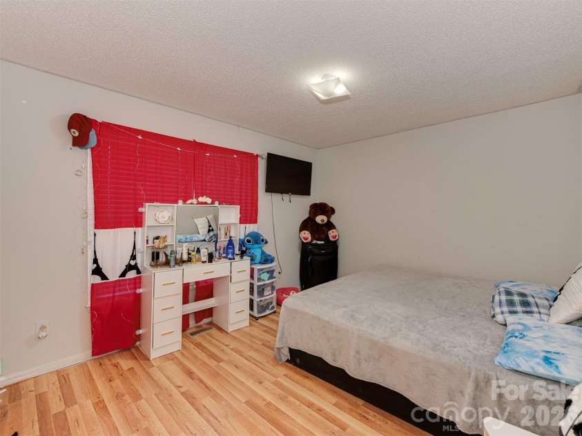 8540 Stoneface Road, Charlotte, NC 28214.  MLS# CAR4355516, YatesRealty ID 10752. 