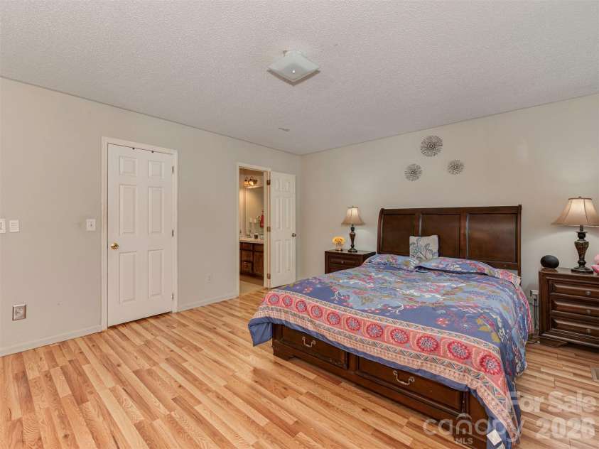 8540 Stoneface Road, Charlotte, NC 28214.  MLS# CAR4355516, YatesRealty ID 10752. 